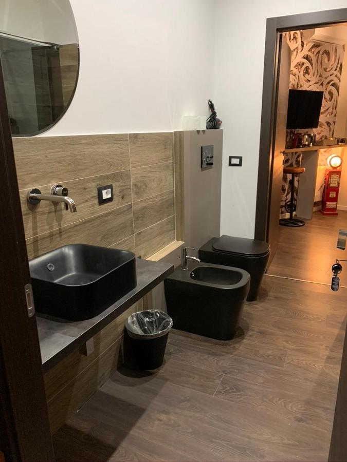 Suite Lame 37 Rental Rooms Болонья Экстерьер фото